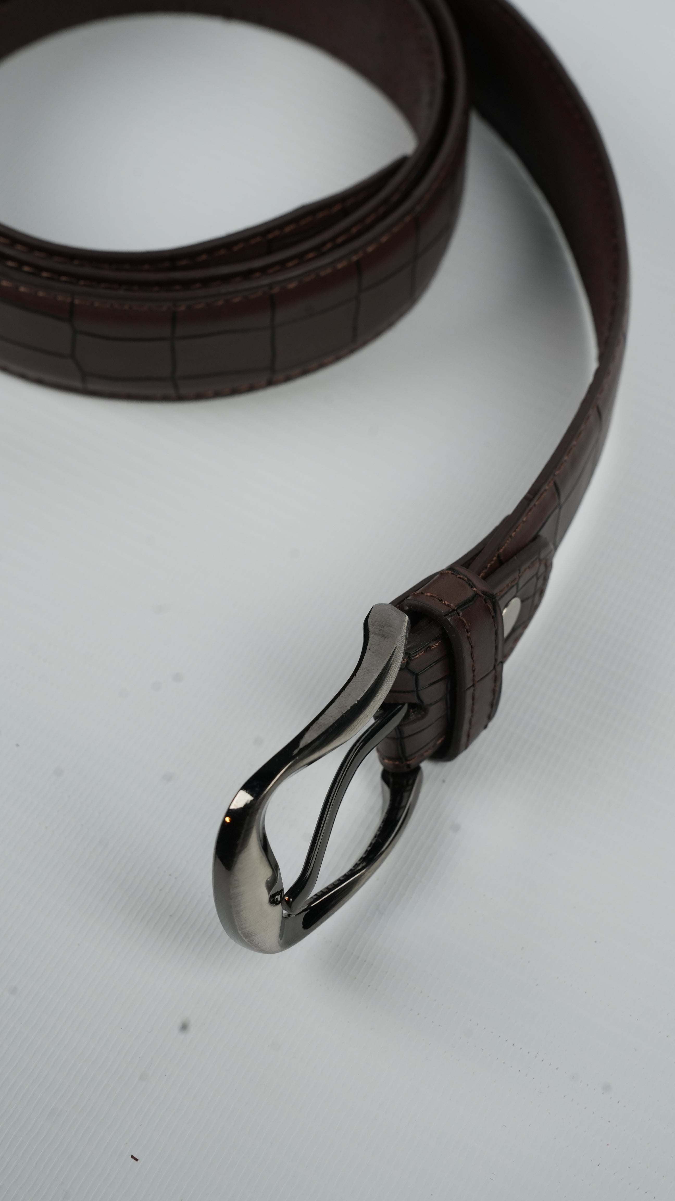 Caiman belt (cow leather) chocolate brown